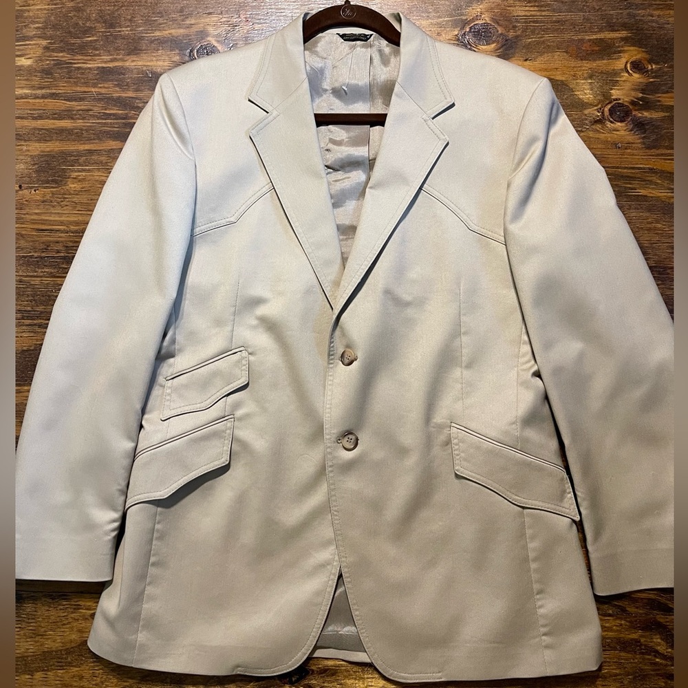 Levi’s Western Stitch Detail Tan Blazer Sport Coat, 3 Pockets, 2 Buttons, 42R.